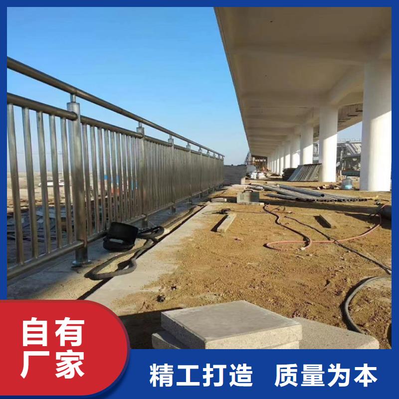 高速道路防撞护栏可做多横梁首选展鸿护栏厂家