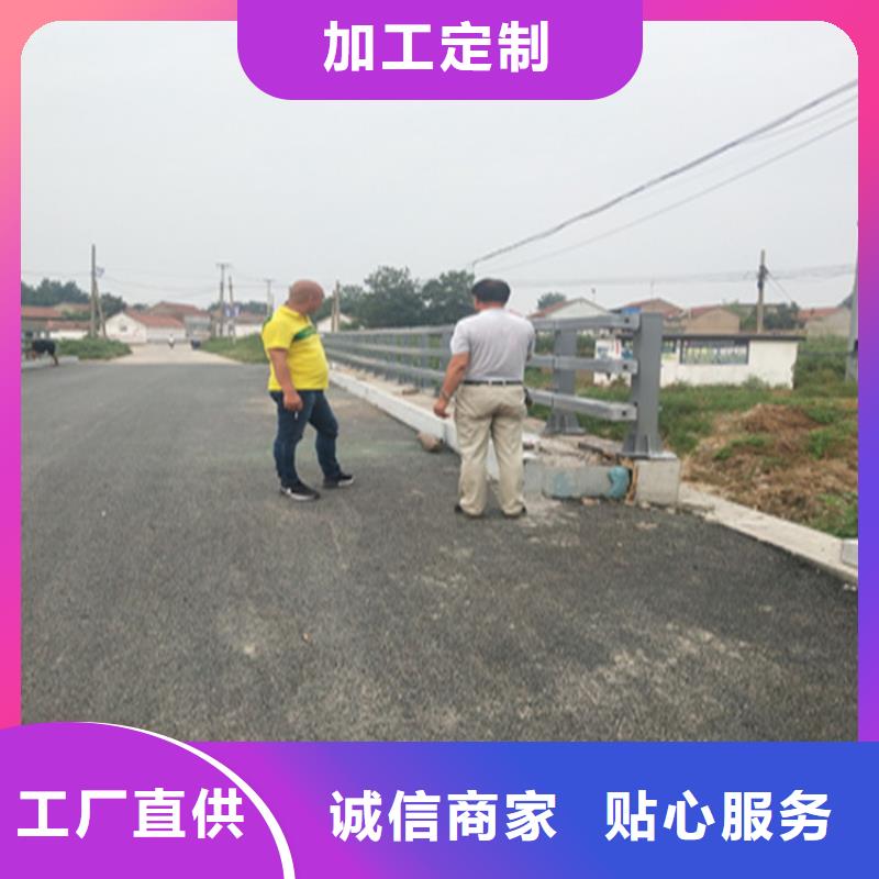 铁管木纹转印河道栏杆规格齐全支持定制