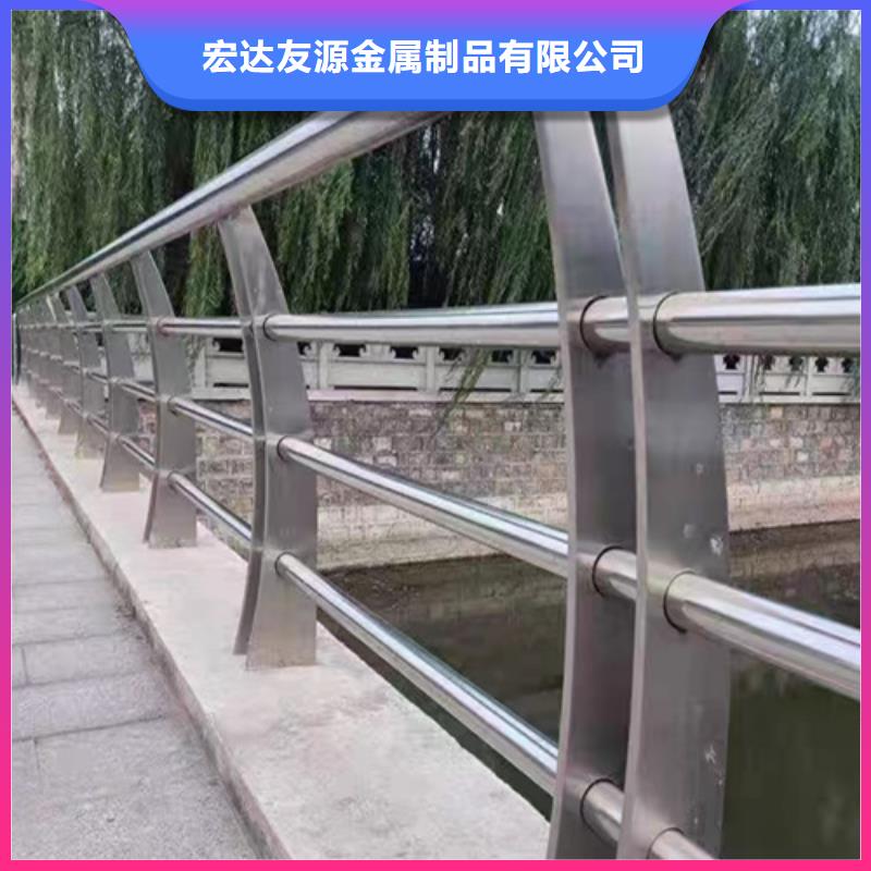 专业销售镀锌喷漆道路护栏-保质