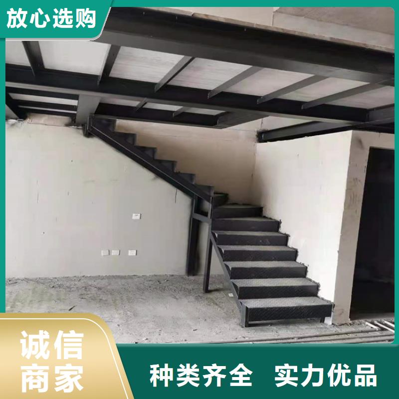 下陆loft楼层板脚踏实地的干活