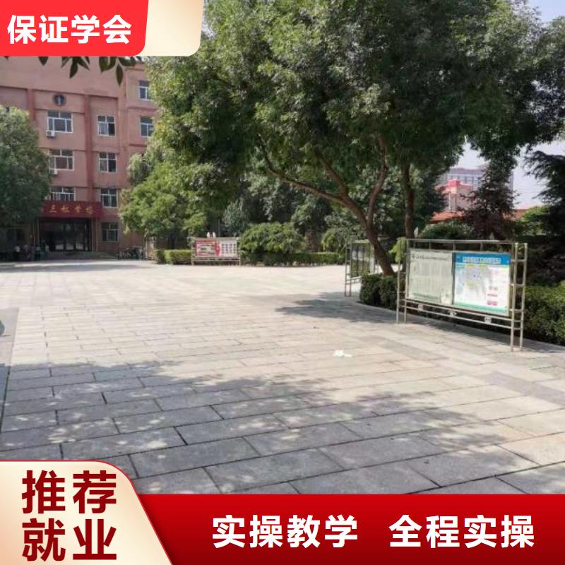 厨师学校挖掘机钩机培训学校哪家好手把手教学