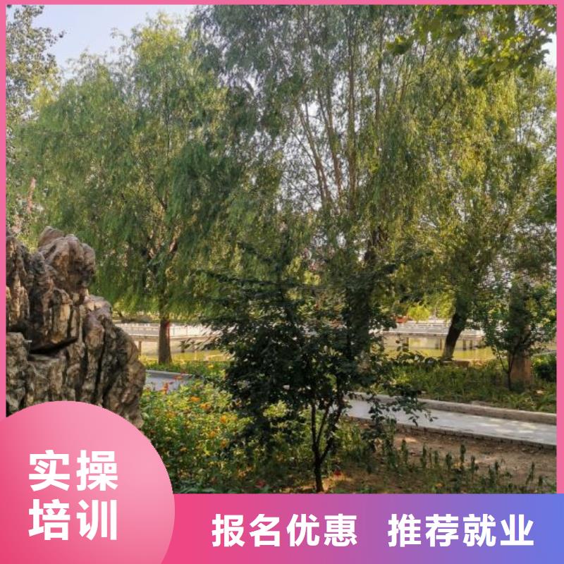 挖掘机培训学校哪个学校能学厨师烹饪免费试学