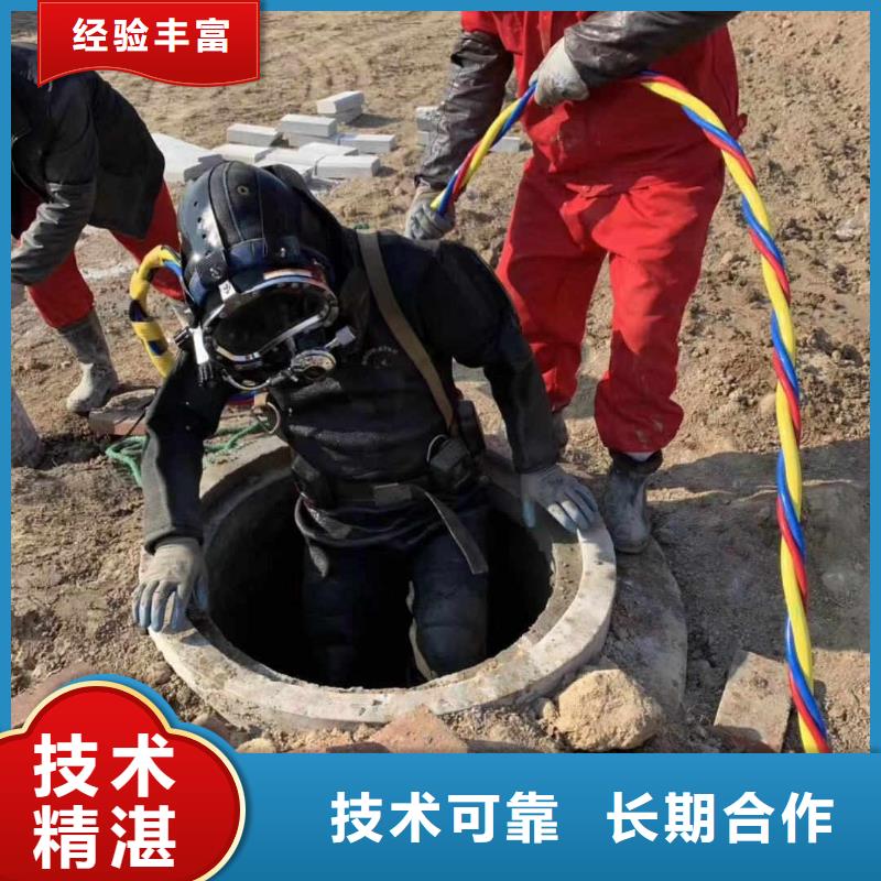 有沉淀池中维修的潜水员本地厂家