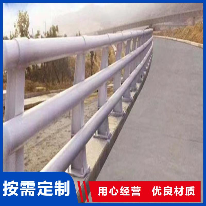 道路两测防撞护栏来厂考察