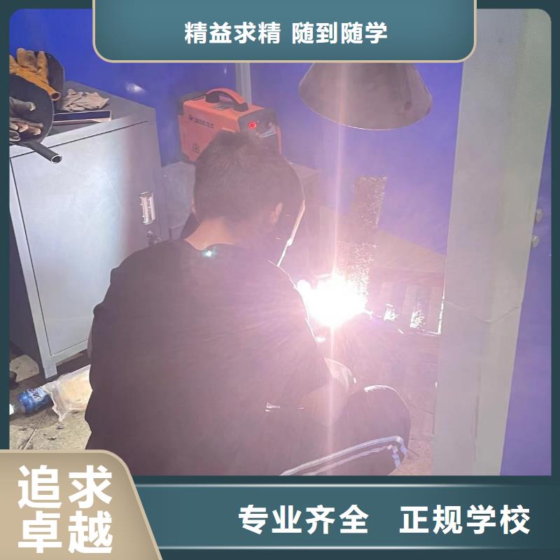 虎振厨师学校糕点中级班校园文化